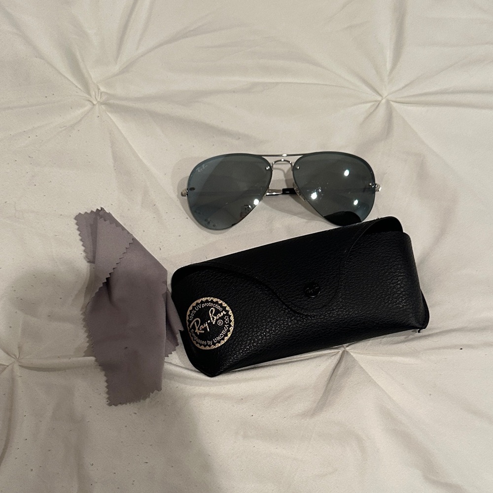 Ray-Ban Silver Aviator Sunglasses with Black Case